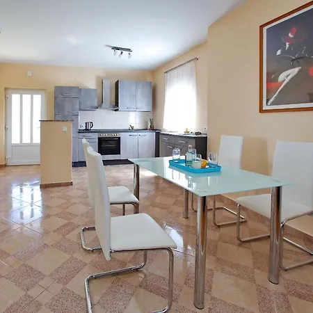 Apartment Golubic *