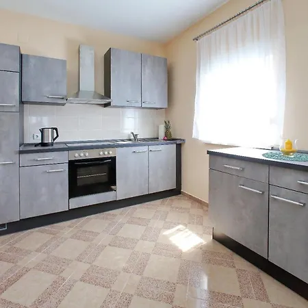 Golubic Apartment *